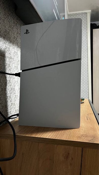 Продам Sony PlayStation 5 Slim с играми