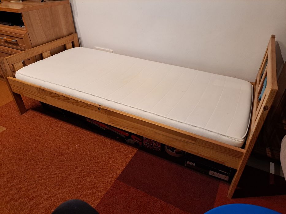 Pat copii Ikea cu somieră și saltea