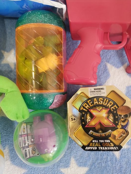 Кашон с  много играчки