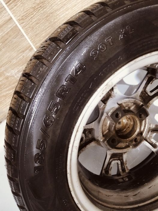 Продам шины зимние на 14