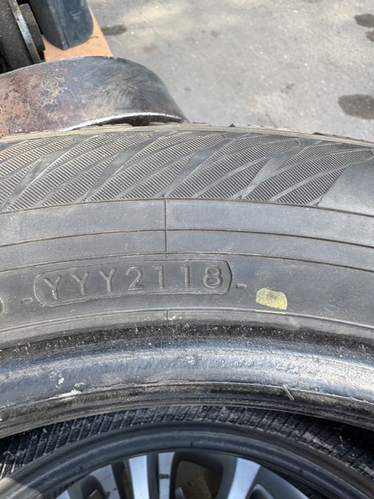 Продам комплект резины 225/60.18