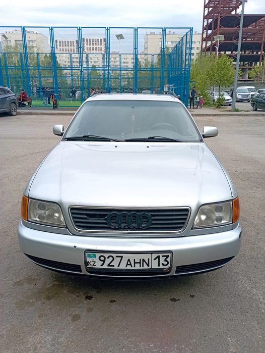 Машина Ауди Легенда