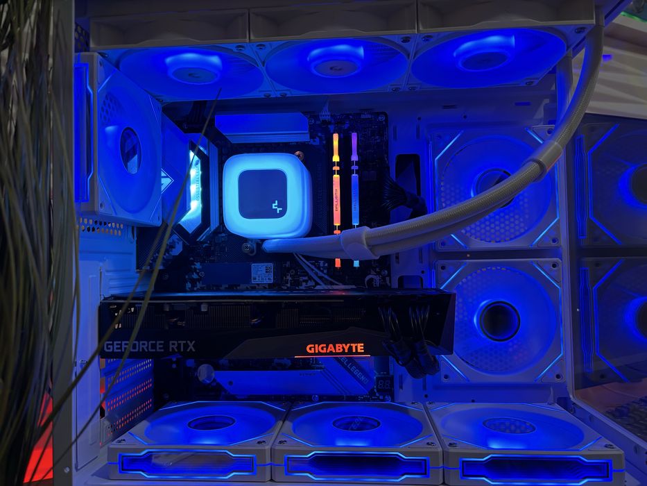 Бял геймърски компютър Ryzen 5800X/RTX3070/Aio/16 Ram/512 ssd/1000W