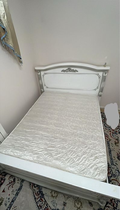 Спальный кроват