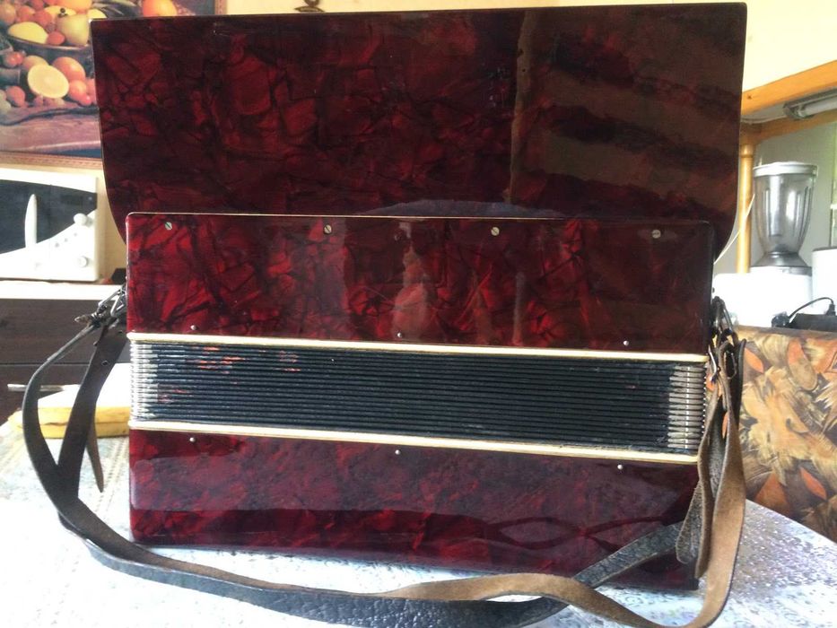 Акордеон Amoretta, 80 баса, антика, запазен