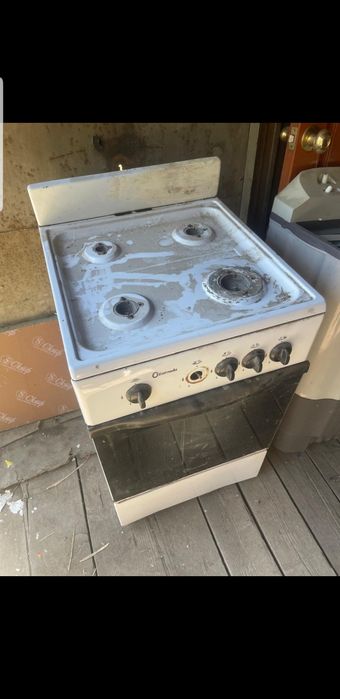 Продам газовую плиту б/у