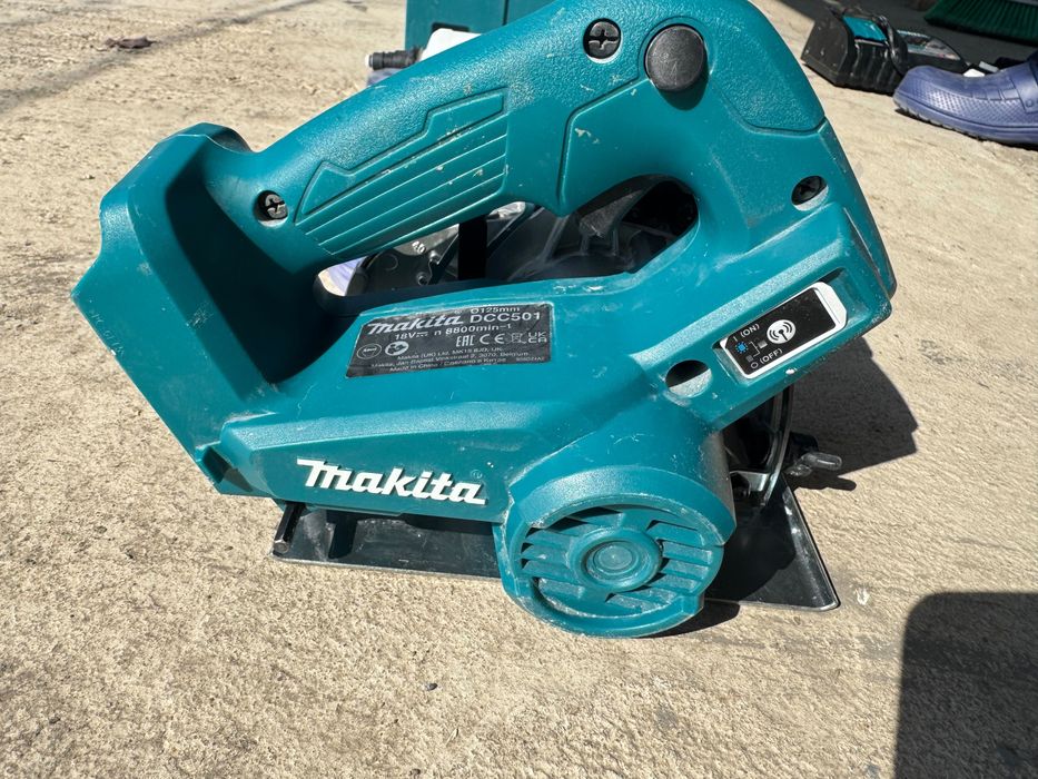 CA NOU Makita DCC501ZJ masina de taiat cu disc (brushless, pe baterii)