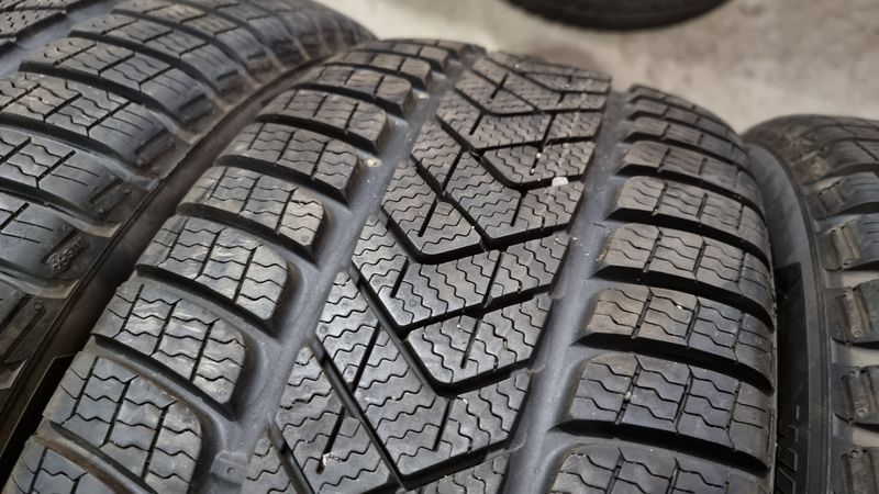 235/45/19 PIRELLI 4бр RunFlat