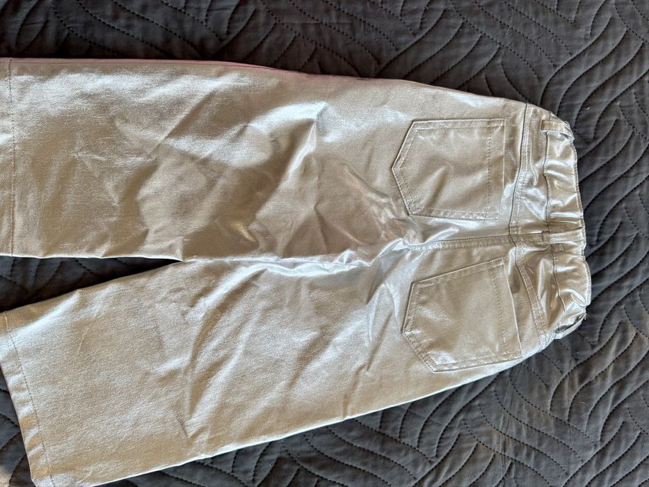 Стебристи панталони