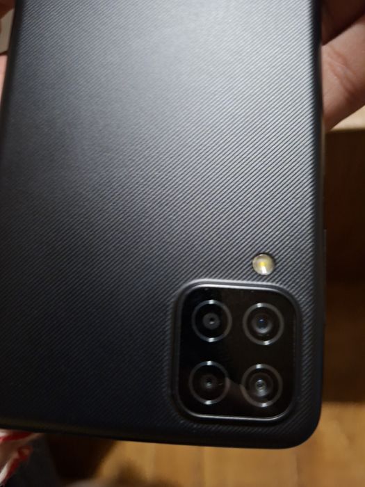 Продавам телефон samsung