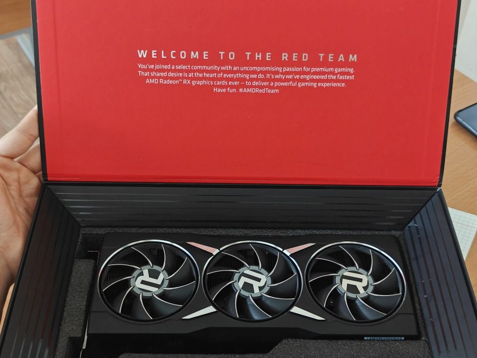 Продам AMD RX 6800XT