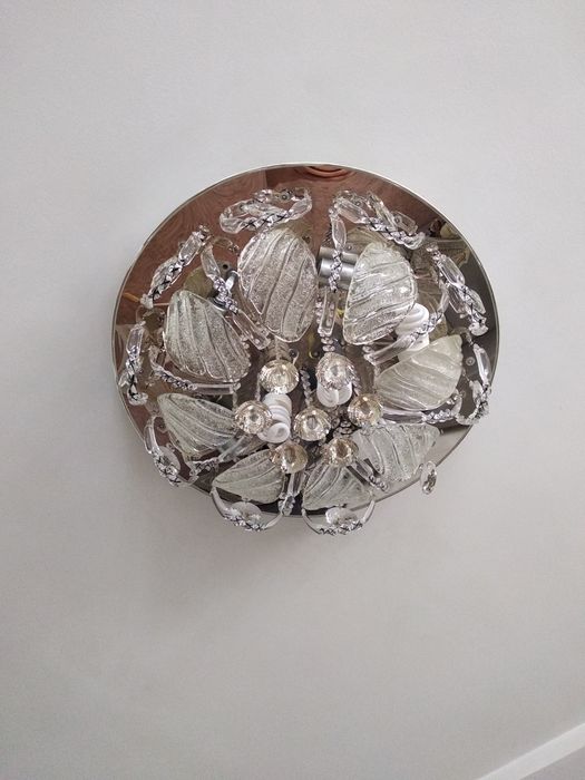 Люстра в хорошем состоянии