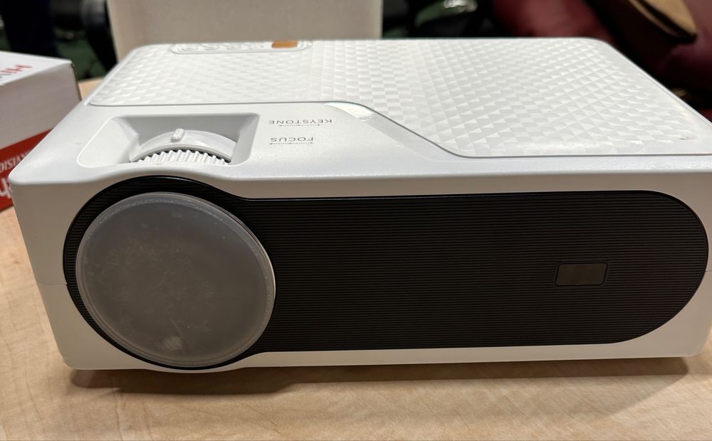 Продам проектор Everycom YG625A