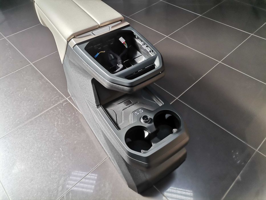 Централна Конзола BMW IX I20 I 20