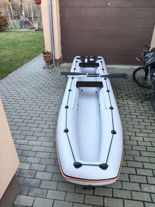 Vând canoe gonflabil