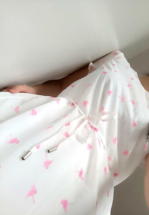 Рокля M, фламинго, бяла