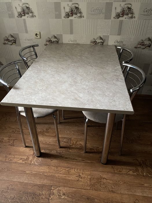 Стол кухонный со стульями