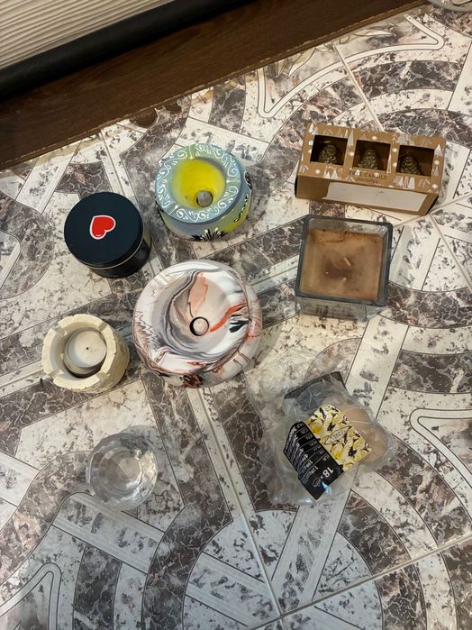 Свещи, свещници, пепелници