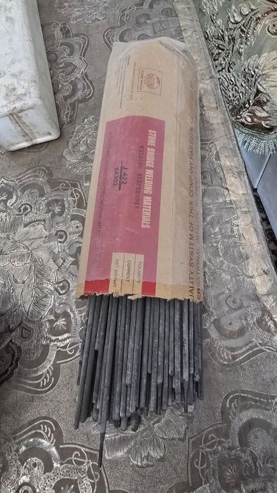 Svarka uchun elektrot bor