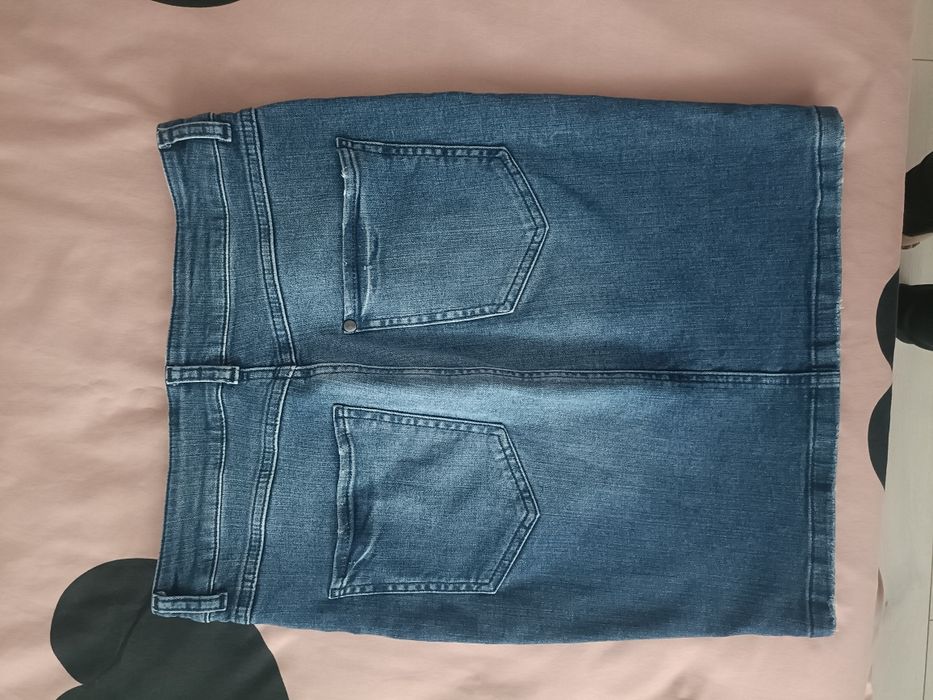 Vând fusta denim