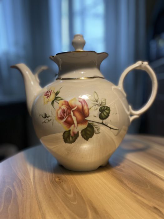 Продам чайник 2,7 литра. Новый.