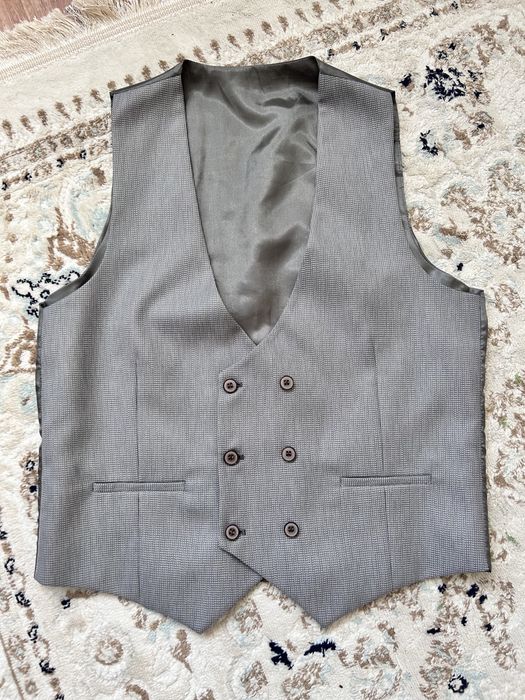 Продам костюм серый