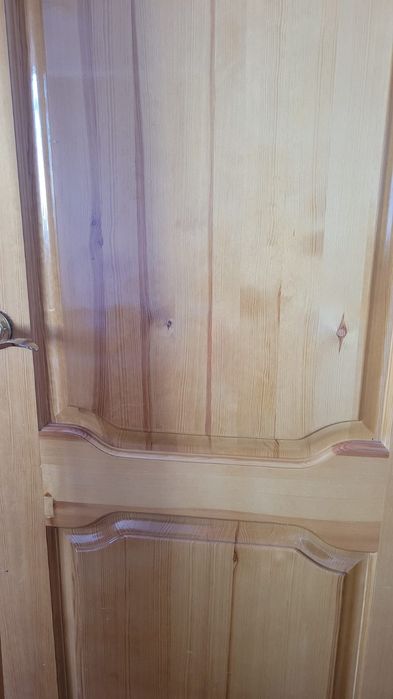 Продам деревянную дверь