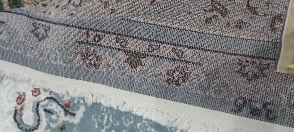 Продаю ковёр. Есть 3 ковёр