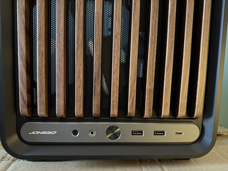Carcasa PC Jonsbo D33 Wood MicroATX — NOUĂ, nemontată, cu cutie