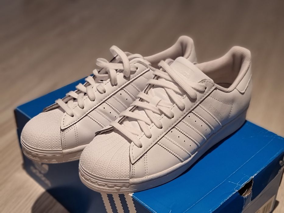 Vand Adidasi SUPERSTAR ca noi.Pret 240 ron