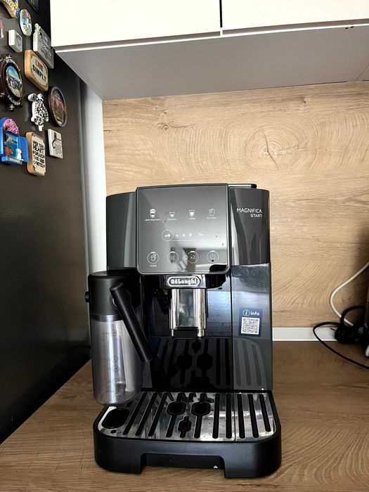 Кафемашина/кафеавтомат De'Longhi Magnifica Start Milk ECAM223.61.GB - като нова, с гаранция до 2027