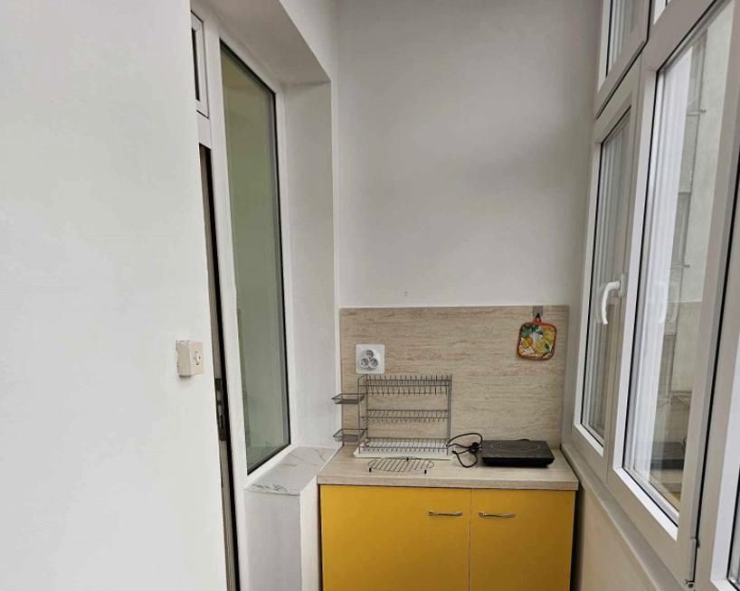 Дава се под наем Тристаен апартамент в Пловдив, Център - 75 кв.м за 550 € - Снимка #1