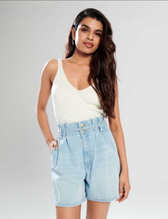 Елегантни къси панталони, елек, дънкови къси панталони, цикламени къси