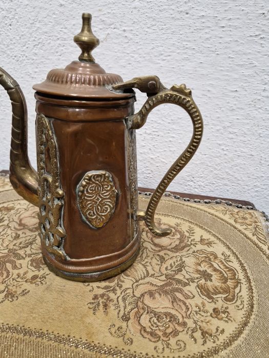 Арабска кана с месингови орнаменти