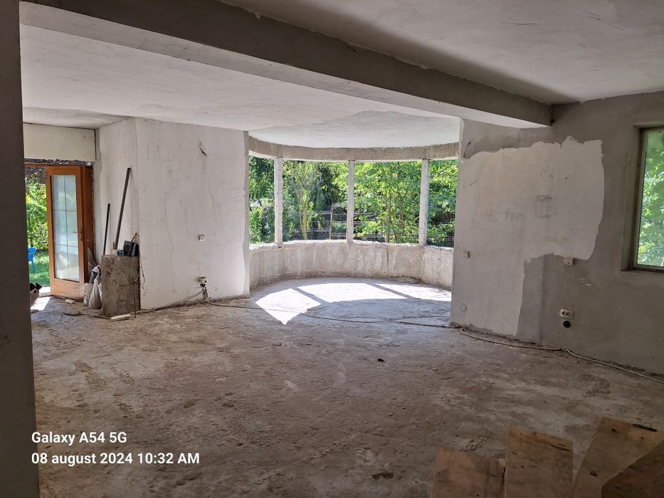 Casa parter + etaj la gri