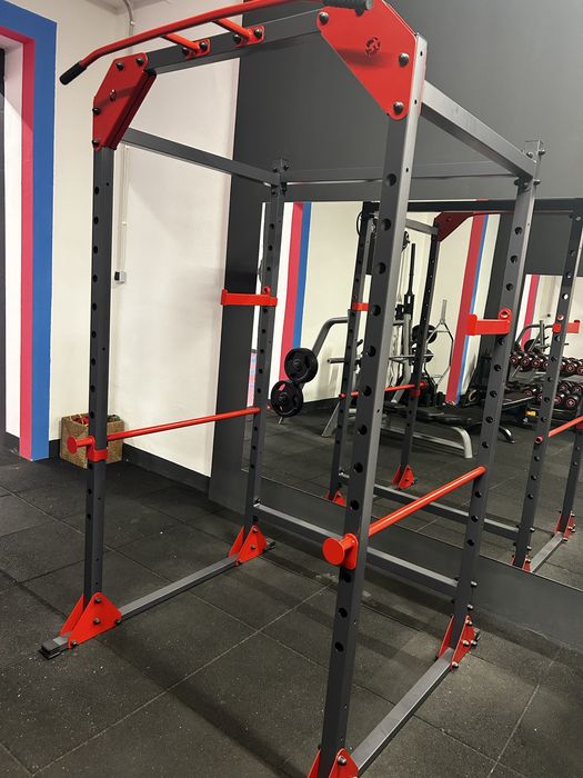 Vând aparat multifunctional cu bara de tractiuni