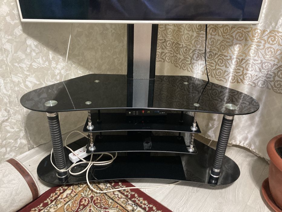 Стол под телевизор