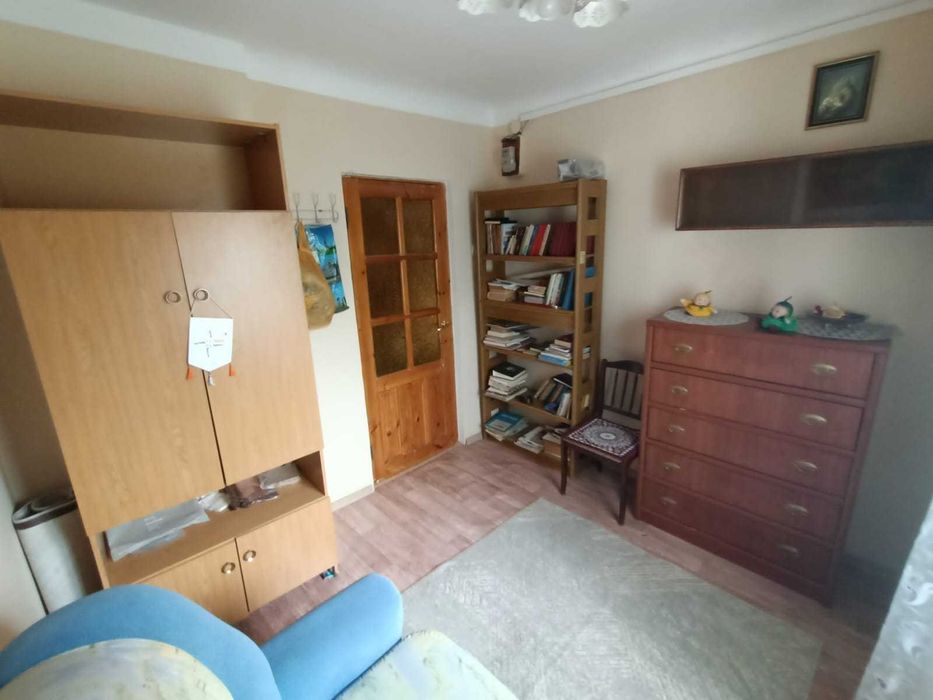 Продам пол дома с гаражом, сараем