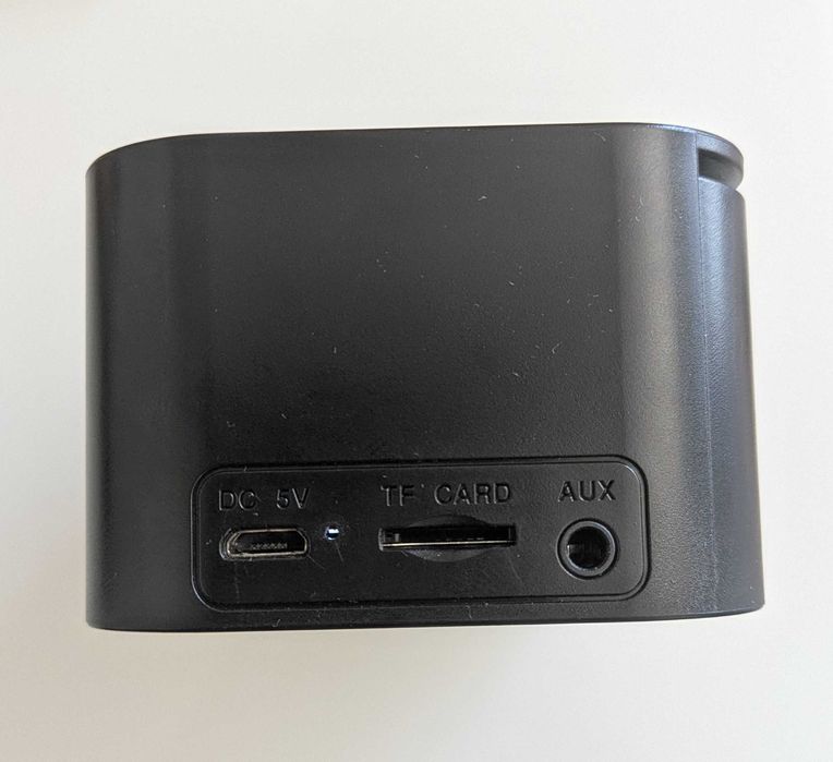 Ceas cu 2 alarme,radio FM,bluetooth,micro SD,aux cu acumulator 1200mAh