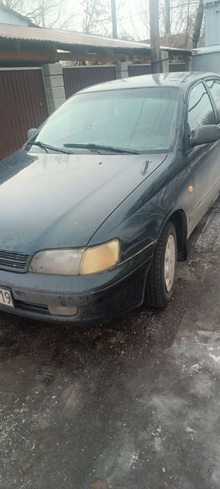 Продам тойоту карину