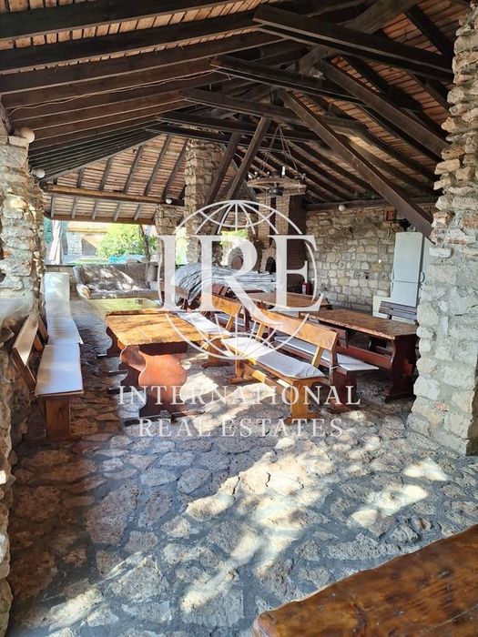 Продава се Къща в Варна, м-т Боровец - юг - 660 кв.м за 1137 €/кв.м - Снимка #2