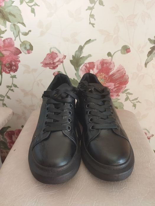 Продам кроссовки.