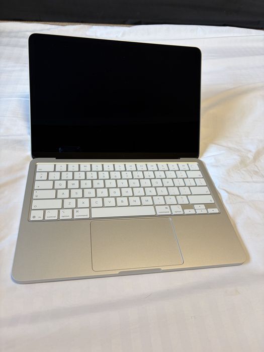 Macbook neo silver 512 3 цикла акб