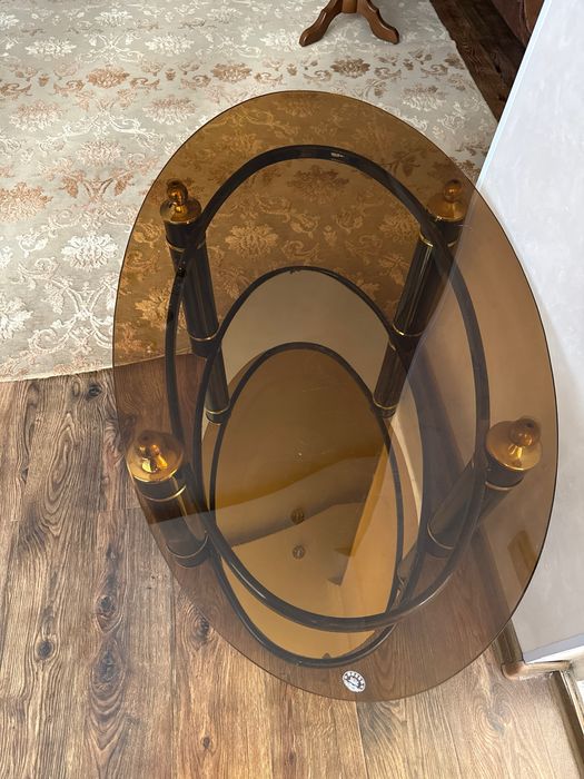 Стеклянный журнальный столик