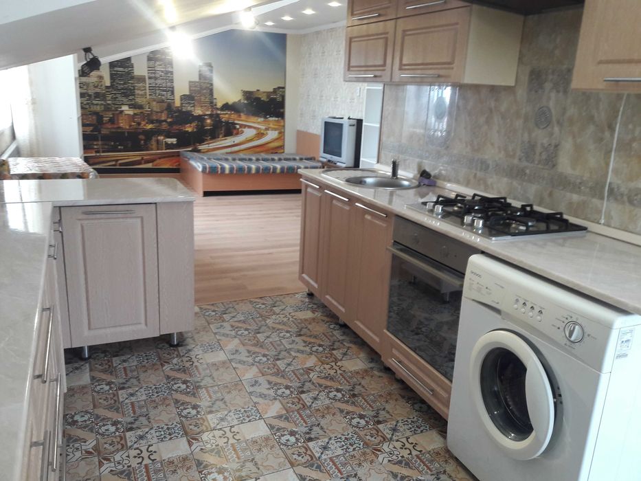 Продам Здание на Юго-востоке 1400 м2, 20 соток , все коммуникации