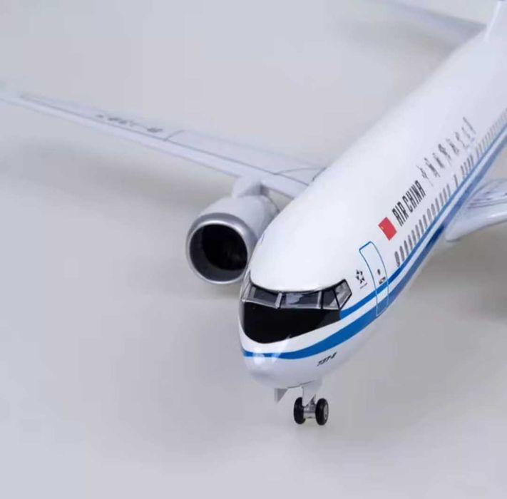 47 CM! Super macheta LED de colectie business de avion Boeing 737 Max 8 Air China
