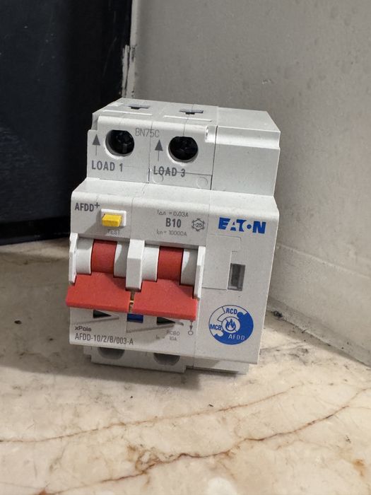 Întrerupător automat AFDD+RCBO Eaton B10