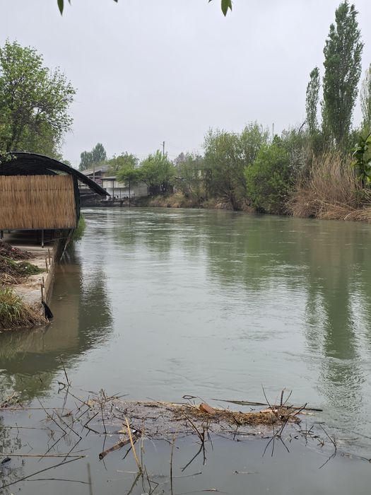 Продаётся участок 13 соток у реки ЗАХ.