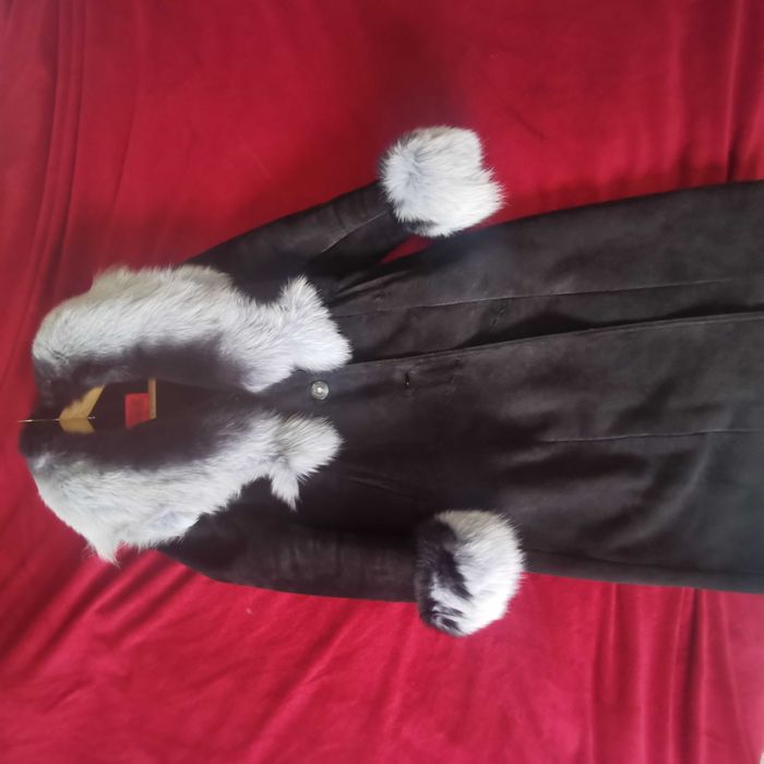 Продам дублёнку с меховым воротом