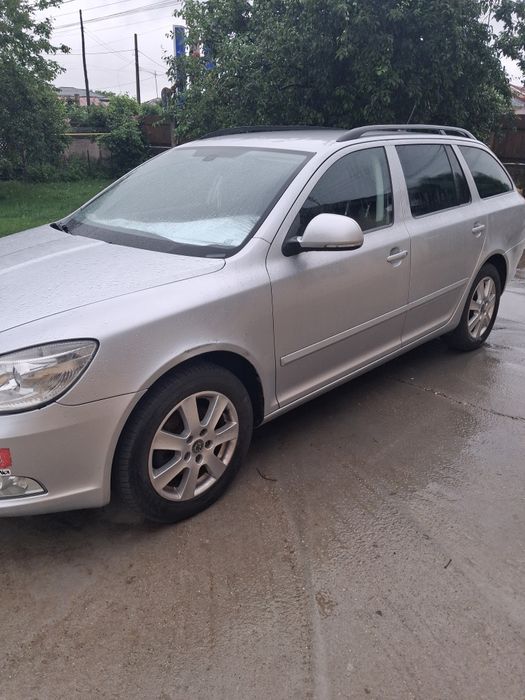 Vând skoda octavia 2 fl